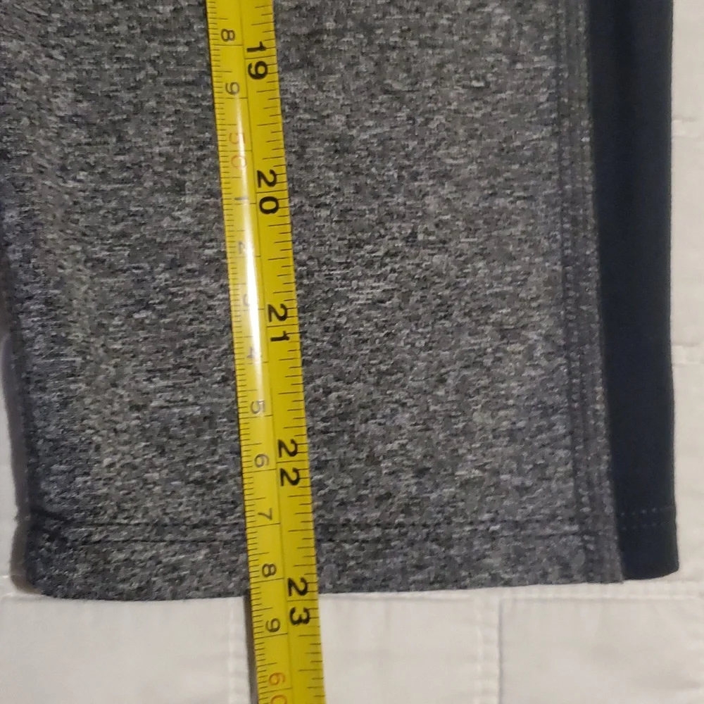 The North Face Flashdry Capri Leggings Gray Black Girls Regular Size 10-12 - Picture 7 of 10